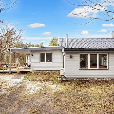 6 Person Holiday In