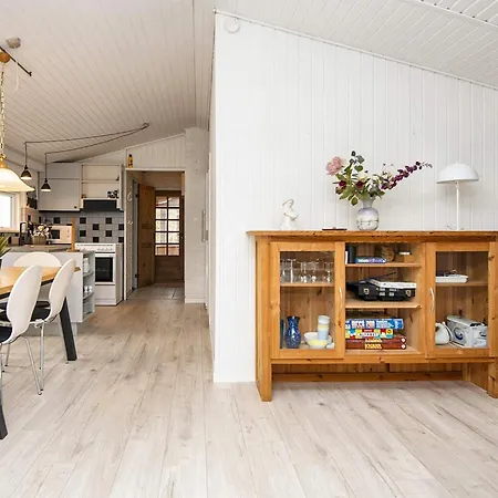 6 Person Holiday In